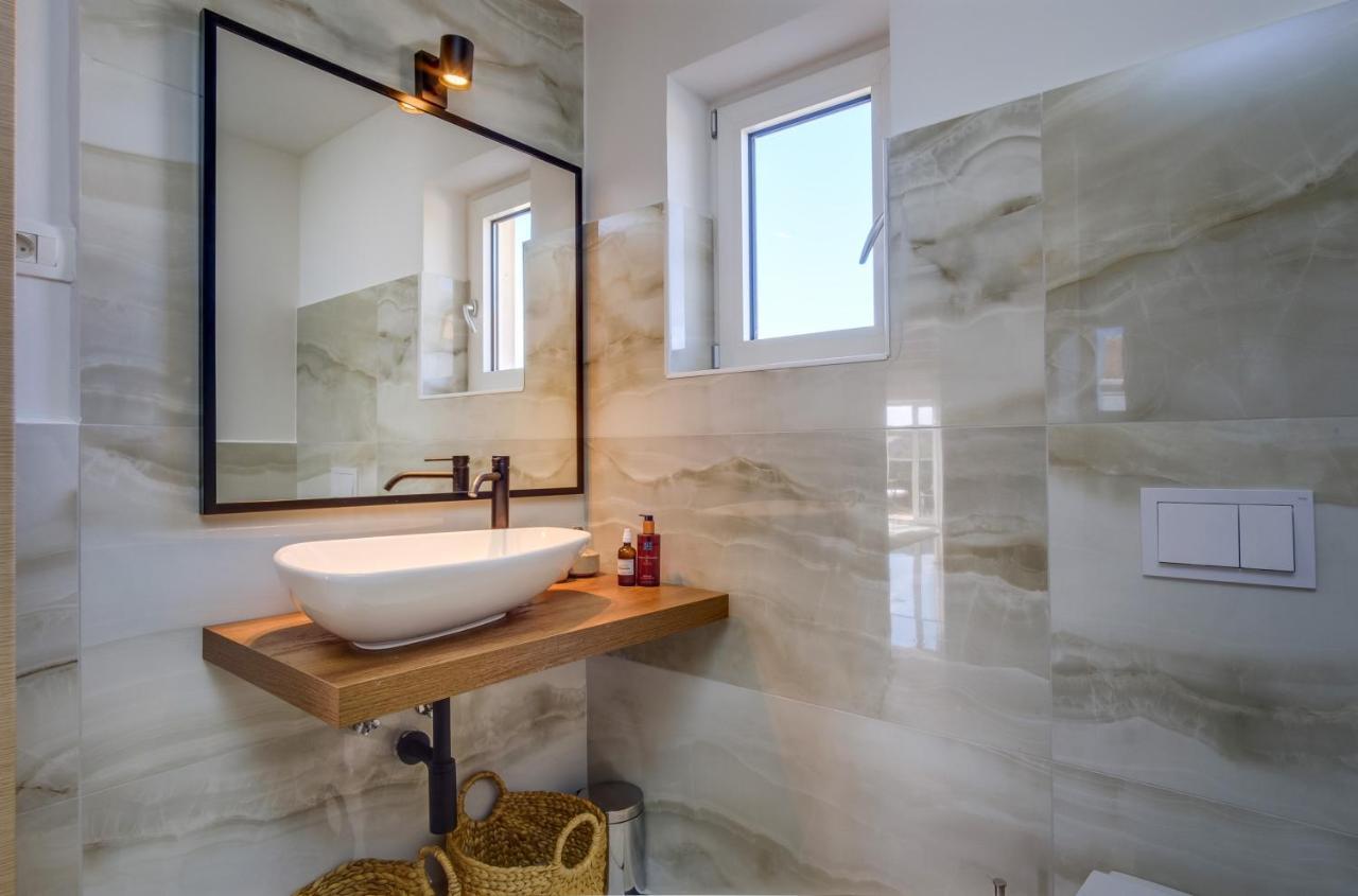 Lucica 360 Sea View Suite Nerezine Dış mekan fotoğraf